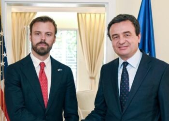 Kurti pas takimit me diplomatin amerikan Hanrahan: Kosova, partnere e besueshme e SHBA-së