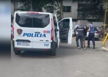 23-vjeçari i armatosur lëvizte me taksi për të shmangur kontrollet, arrestohet