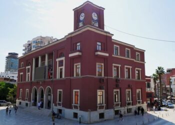 Dorëheqje të shumta në bashkinë e Durrësit, largohen drejtorë dhe kryetarë të njësive administrative