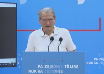 Berisha: Karteli Troplini ka marrë stadiumin në Durrës për të ngritur kulla si shpërblim