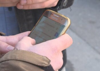 Skemë mashtruese me SMS për të zhvatur qytetarët, Policia apel qytetarëve: Kujdes, mos jepni të dhënat e bankës