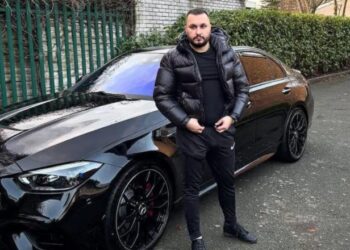 I dëbuar dy herë nga Anglia/ I riu shqiptar publikon video rrugëve të Londrës me “Mercedezin” 80 mijë paund