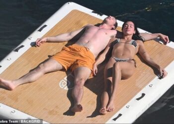 Dua Lipa “lë” jugun e Shqipërisë, por jo Mesdheun, në pushime me të fejuarin