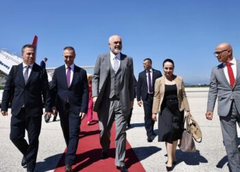 “Edi Rama shihet si shpresë në Maqedoni”, ish-ministri i Jashtëm: Vizita e tij në Shkup bëri jehonë, është bashkues