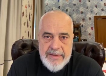 “Keni bërë ushtri socialiste”, Rama replika me ndjekësit dhe thumbon Bashën: O Lul, ku je mo artist
