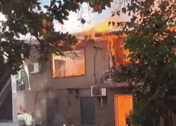 Zjarr te Pazari i ri në Tiranë, shkrumbohet banesa