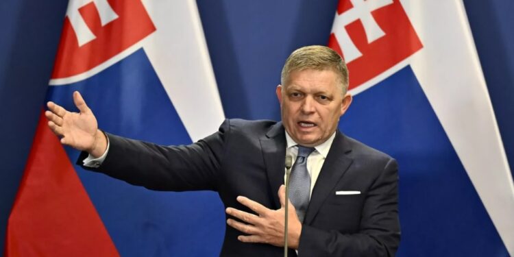 Sllovakia, marrëveshje me BE-në për ndërprerjen e furnizimeve me gazin rus/ Fico: Kemi afat deri të martën!