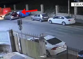 Vodhën rreth 15 mijë euro dhe bizhuteri floriri në dy shtëpi, arrestohet një nga hajdutët, tjetri në kërkim