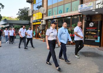 Pas Vlorës, aksion dhe në Tiranë për lirimin e hapësirave publike/ Ministri Hoxha dhe strukturat përgjegjëse zbresin në terren