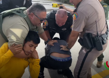 “Ti nuk ke të drejta këtu”, adoleshenti filmoi fshehurazi arrestimin brutal të tij nga policia amerikane