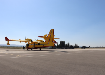 Flakët në jug të Shqipërisë, avioni “Canadair” niset nga Italia për ndihmë emergjente
