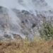 Vijon zjarri në landfillin e Elbasanit, 30 forca dhe 7 mjete zjarrfikëse në vendngjarje! Prefekti Bejtja mbledh përfaqësuesit e 7 bashkive të qarkut