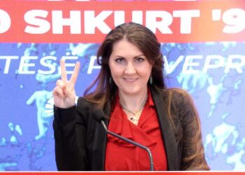 “Berisha është heroi ynë, por duhet të largohet”, kandidatja e PD: S’është normale të humbasë dhe mos të mbajë përgjegjësi