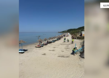Lirohen hapësira publike në Kepin e Rodonit, sekuestrohen 85 çadra e shezlongë, procedohet një shtetas