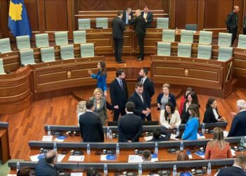 Kosova drejt zgjedhjeve të reja, ekspertët: Nuk është më vetëm krizë politike, por edhe ekonomike