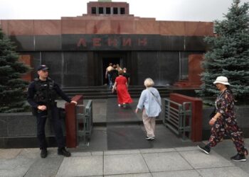 “Mumja” e Leninit ndan Putinin dhe Kishën Ortodokse, revoltohet politika ruse