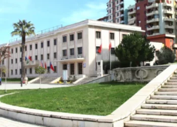 Pas urdhrit të Ramës, Balluku u kërkon 13 drejtorëve të bashkisë Lushnjë dhe 15 kryetarëve të njësive të japin dorëheqjen