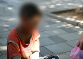 Shfrytëzonin fëmijët e tyre të mitur për të lypur në zonën e plazhit në Durrës, e pësojnë prindërit