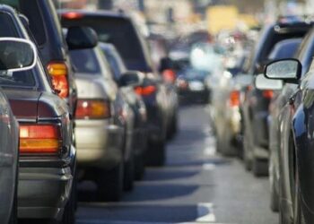 Shqiptarët ende të fiksuar me “Volkswagen” dhe “Mercedes”, Durrësi kryeson për numrin e autoveturave