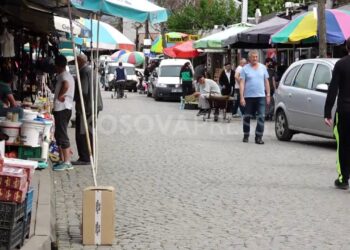 “As Kosova e as Maqedonia nuk e shet qumështin në rrugë”, gazetari: 2 qebapë atje t’i japin me faturë