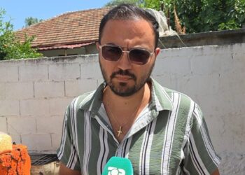 Vajza vrau babanë në Fier/ Nipi i viktimës zbardh detaje tronditëse: Ishte goditur në ballë, kishte gjak pas kokës