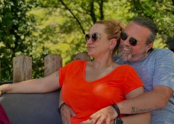 “Kështu do përfundoni ju që mbani dhe grua, dhe dashnore”, moderatorja shqiptare reagon pas rastit që tronditi rrjetin