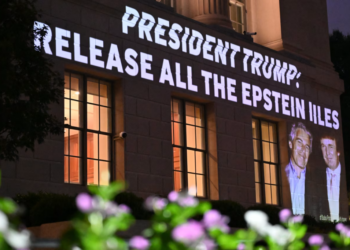 Wall Street Journal: Trump u paralajmërua nga Departamenti i Drejtësisë se emri i tij ishte në dosjet e Epstein