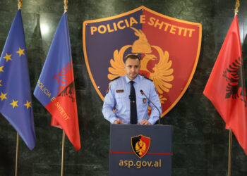 Kujdes me parkimin e dyfishtë, kreu i Policisë: Jo më ‘shkelje e lehtë’, parashikon dënim me gjobë ose me burgim deri në tre vjet