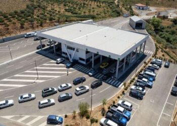 Vijon radha në pikën kufitare të Qafë-Botës, situata ende problematike! Pala greke po punon vetëm me një sportel