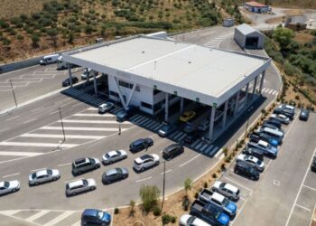 Fluks hyrje-daljesh në Qafë Botë, autoritetet shqiptare kërkojnë hapjen 24 orë të kufirit