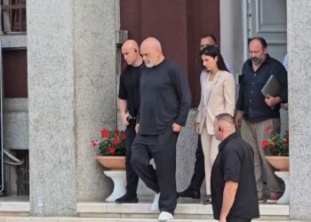 Pas Vlorës dhe Fierit, Rama kërkon shkarkimin e gjithë drejtorëve në Bashkinë e Durrësit