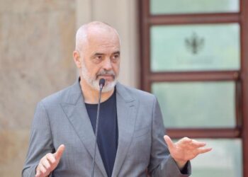 Rama takim me ministrat në Cërrik! Në fokus sfidat në sektorin e Bujqësisë