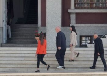 Pasi “shkundi” bashkinë e Fierit, Rama mbërrin në Durrës për takimin e radhës me drejtuesit vendorë dhe deputetët