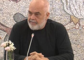 LIVE/ Zaptimi i hapësirave publike, Rama në takim me drejtuesit e Tiranës: Kemi disa skuadra dhe grupe pune në terren