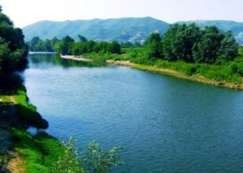Tragjedia në Shkumbin, peshkatarët japin alarmin: Gërryerjet pa kriter në lumë po vrasin njerëz