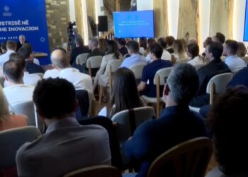 LIVE/ “Së shpejti muzeu me AI”/ Takimi maratonë me përfaqësues të teknologjisë, Rama kritika sektorit privat dhe bankave