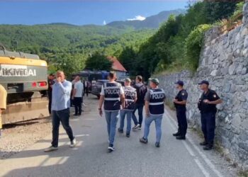 IKMT vijon shembjen e ndërtimeve pa leje në Theth, banorët kërcënojnë zyrtarët, pretendojnë se …