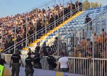 Përplasje në ndeshjen Novi Pazar-Jagiellonia! Tifozët polakë sulmohen pas thirrjeve provokuese kundër Kosovës