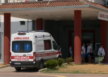 17-vjeçarja nga Vlora tentoi t’i jepte fund jetës me plumb në kokë/ Familjarët fshehën armën dhe gëzhojën, babai nuk ishte dakord me stilin e jetesës së saj