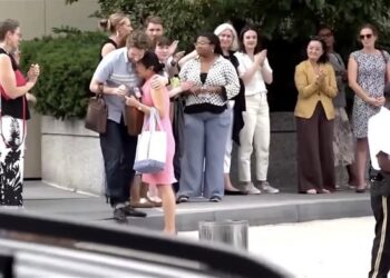 Yuri Kim vazhdon detyrën në Byronë e Çështjeve Evropiane, por solidarizohet me 1300 kolegët e shkarkuar në DASH