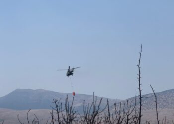 Zjarret kthehen në rrezik për banorët, Ministria e Mbrojtjes urdhëron evakuimin e tre fshatrave në Delvinë