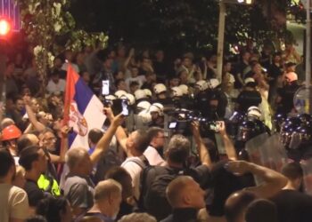 “Vuçiç është zhdukur”, Serbia nuk gjen qetësi nga protestat anti-qeveritare