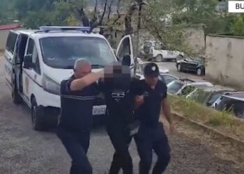 Qarkullonte me armë e municion luftarak në makinë, arrestohet i riu në Bulqizë