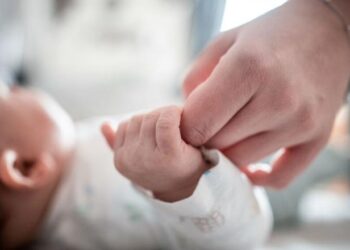Shqipëria po ‘rrudhet’, numri i lindjeve ra me 7.4% në tremujorin e dytë të vitit! INSTAT zbulon shifrat