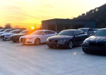 Shqiptarët, të parët në Evropë për makina luksoze! Mbizotërojnë Benzi, BMW dhe Audi