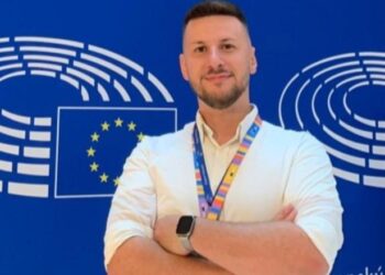 Historia e ish-punonjësit të trenit Eriseld Zeneli që sot punon në Parlamentin Europian: Erdha në Itali në vitin 95′ bashkë me nënën time