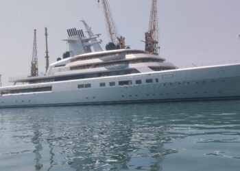 Ankorohet në portin e Durrësit jahti luksoz ‘Dragonfly’, furnizohet me 600 mijë litra karburant! I sjell arkës së shtetit afro 240 mijë euro
