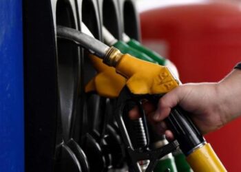 Nafta në bursë 10% më lirë se në nisje të vitit, por në Shqipëri u ul vetëm 1.2%! Kompanitë e karburantit nuk reflektojnë as zhvlerësimin e dollarit