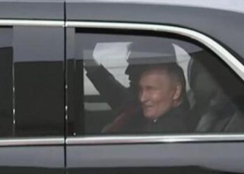 Episodi i rrallë/ Dy presidentë brenda një limuzine, Vladimir Putin udhëtoi me ‘Bishën’ e Trump