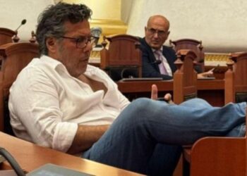 Rrëzimi i politikanëve-banorë të reality-show